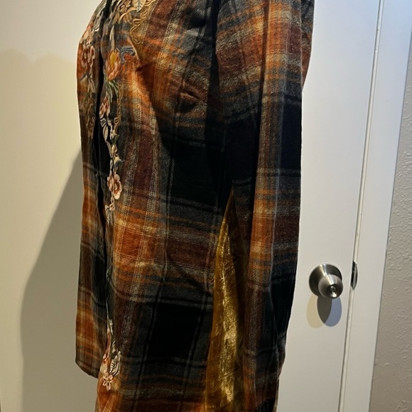 Plaid velvet back embroidered blouse nwt by Paparazzi - Picture 4 of 16